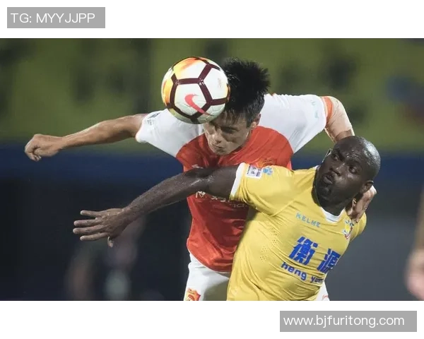 上海申鑫迎战内蒙古中优争夺中甲联赛关键三分的激烈对决